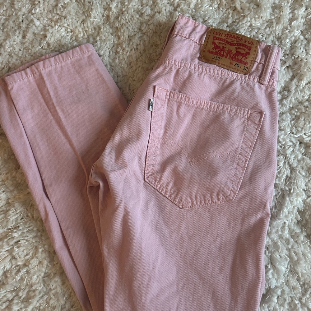 Levi's Women's Straight Leg Jeans in Soft Pink